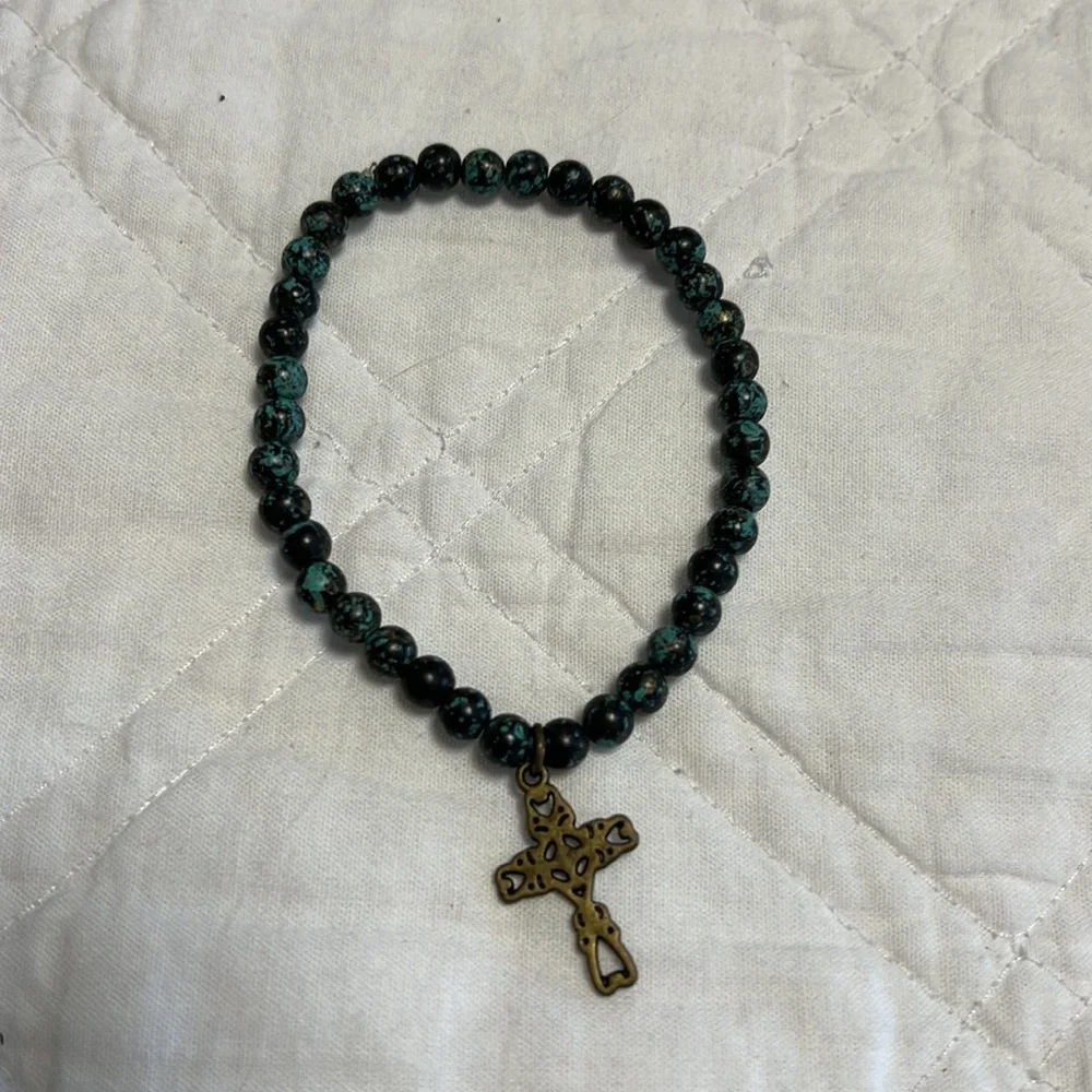 Turquoise beaded stretch bracelet with cross - Picture 2 of 3